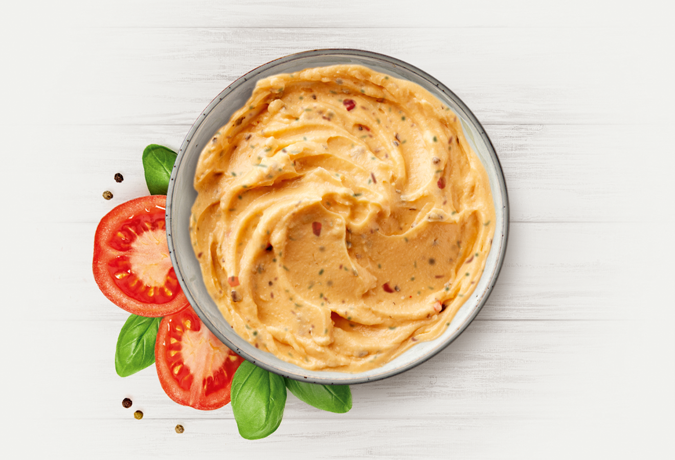 Tomatenbutter in einer weißen Schale